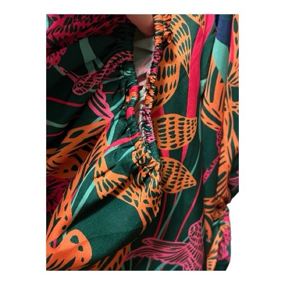 AVARA square neckline tropical printed blouse with puffy sleeves - Picture 4 of 11